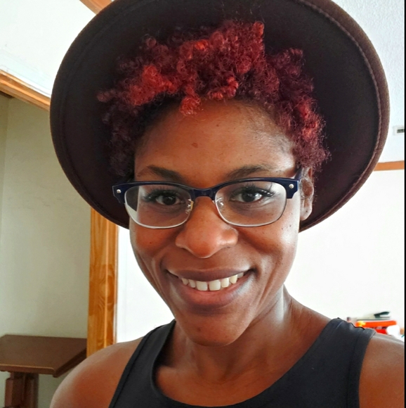 Meet your Posher, Candace - Picture 1 of 1